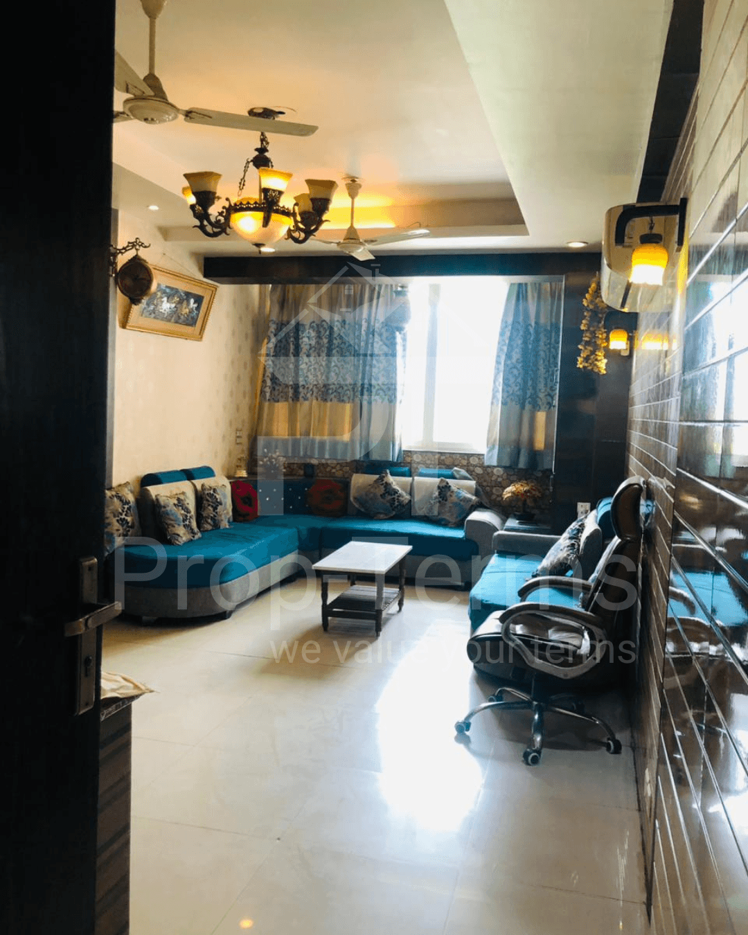 Luxury Pre-Occupied Rooms in 3 BHK Apartment | Fully Furnished | Prime Location