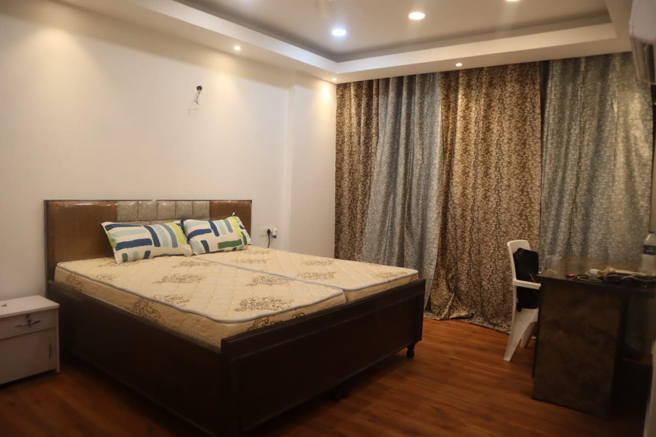 Pre-Occupied 4 BHK | Fully Furnished 2nd Master Bedroom Available 2